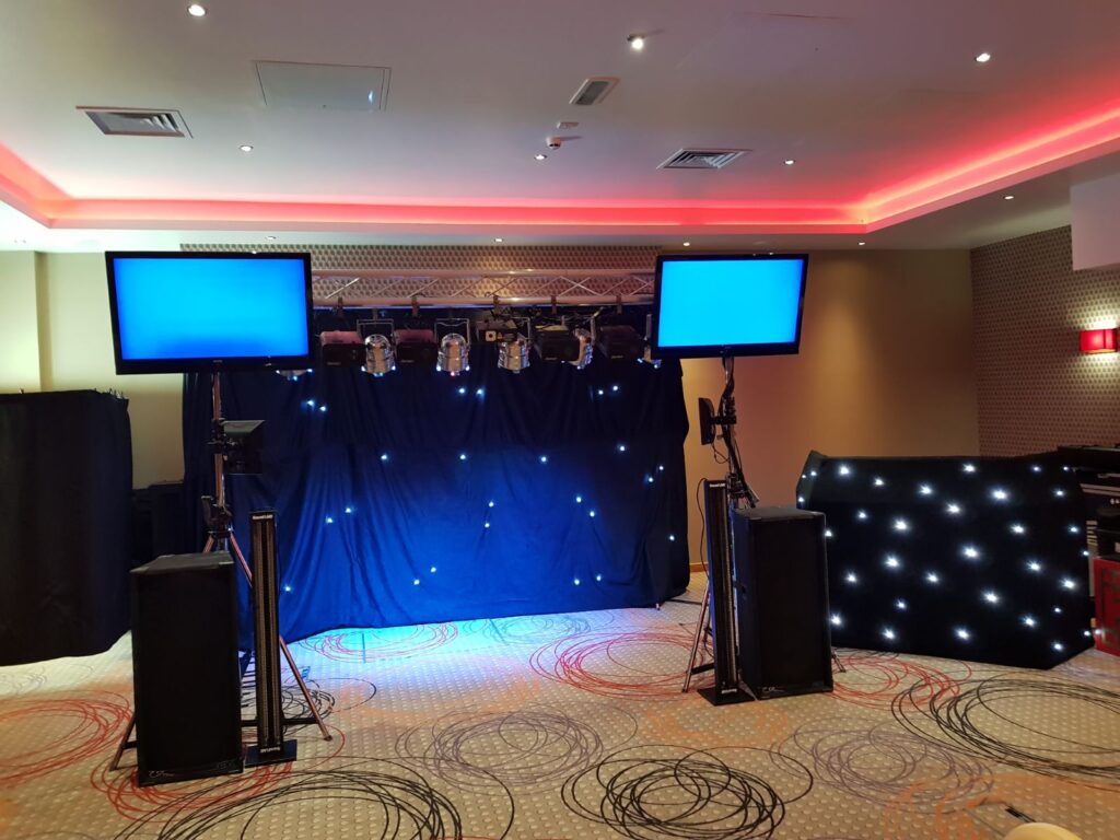Gold Karaoke Rig with singers