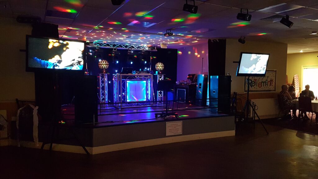 Medium Hi-Tech Karaoke-Disco Rig with large TV screens